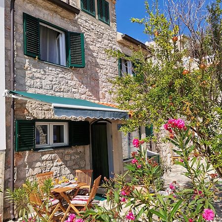 Charming Traditional Townhouse - Holiday Home Kata イェゼラ エクステリア 写真